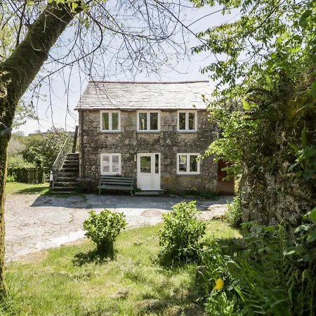 Little Trespettigue Holiday home *